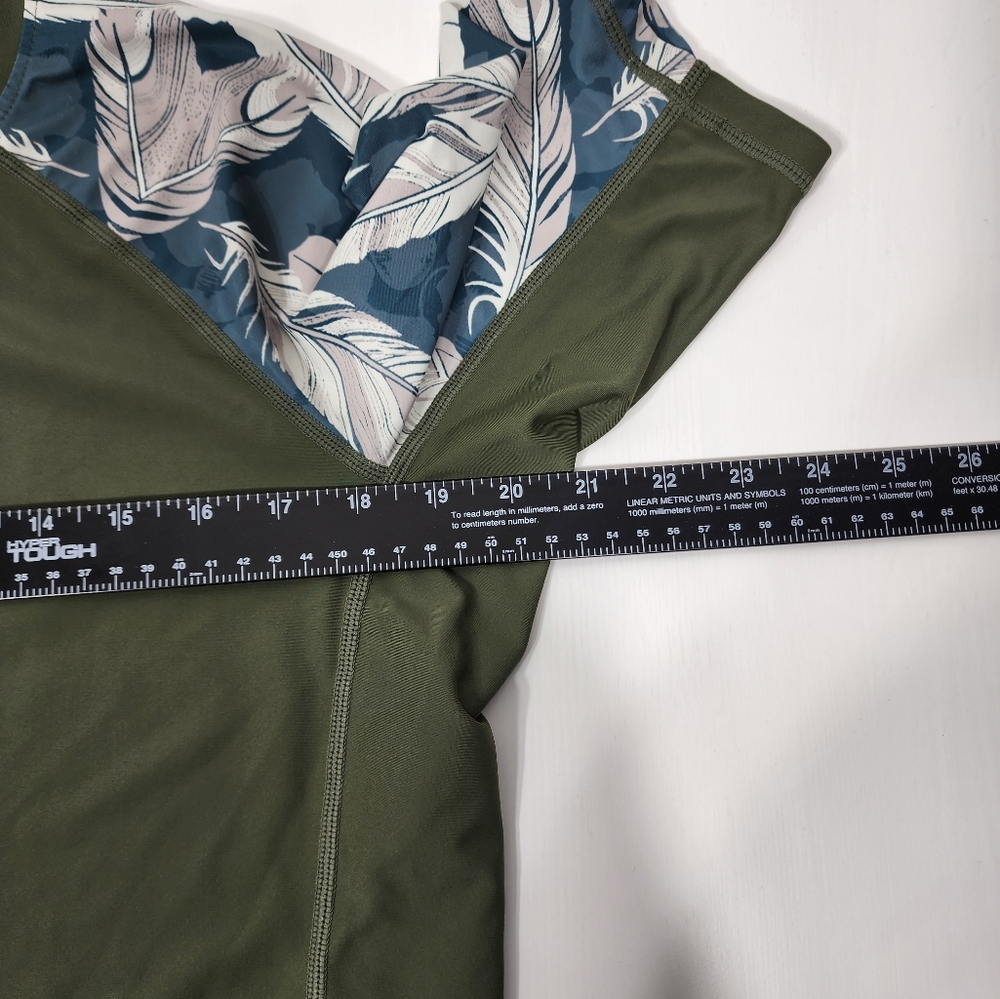 Men's Green Rash Guard - Picture 7 of 7